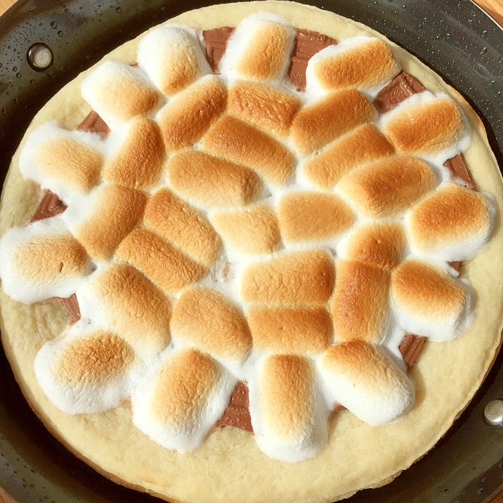 スキレットで簡単スイーツ チョコマシュマロピザ レシピ 作り方 By Aka Ru 楽天レシピ スキレットで簡単スイーツ チョコマシュマロピザ レシピ 作り方 By Aka Ru 楽天レシピ